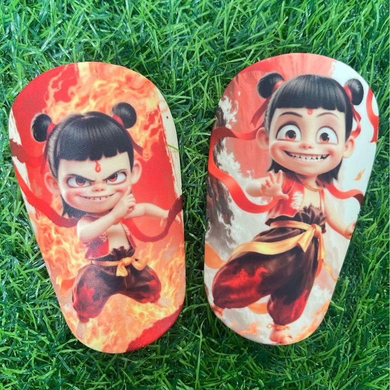 Nezha & Ao Bing Mini-Fußball-Schienbeinschoner für Kinder – leichte Schutzausrüstung für Training und Spiele (8 x 5 cm/10 x 6 cm/12 x 8 cm)_voghion.com