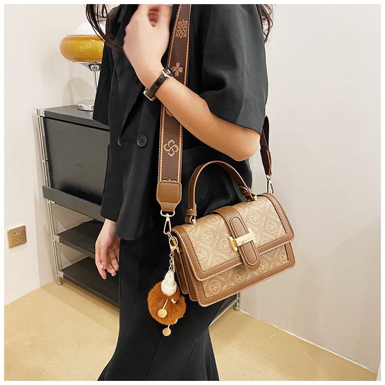 Textured fashion women's bag 2024 new trendy spring retro portable small square bag casual personality single shoulder crossbody bag_voghion.com