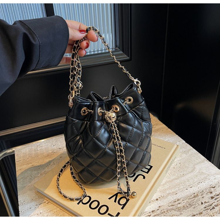 Damen Bucket Bag Diamond Chain Crossbody Bag Kleine Bucket Bag mit Kordelzug Leichte, luxuriöse, runde Bucket Bag Umhängetasche Crossbody Bag Frau_voghion.com