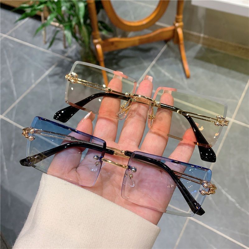 2025 Personalisierte Sonnenbrille Damenmode Allmähliche Veränderung Sonnenbrille Flut Trimmen Ins Wind Sommer Sonnenschutz Kleines Gesicht_voghion.com