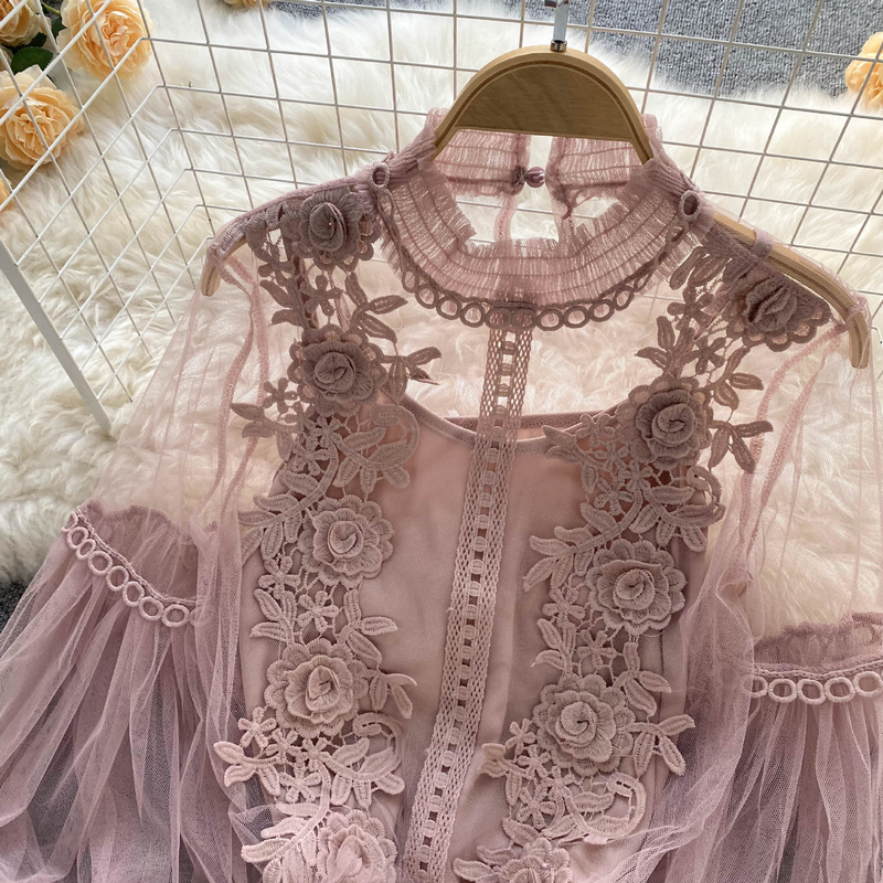Women's three-dimensional flower collage see-through mesh lantern sleeve slim short top lace base blouse_voghion.com