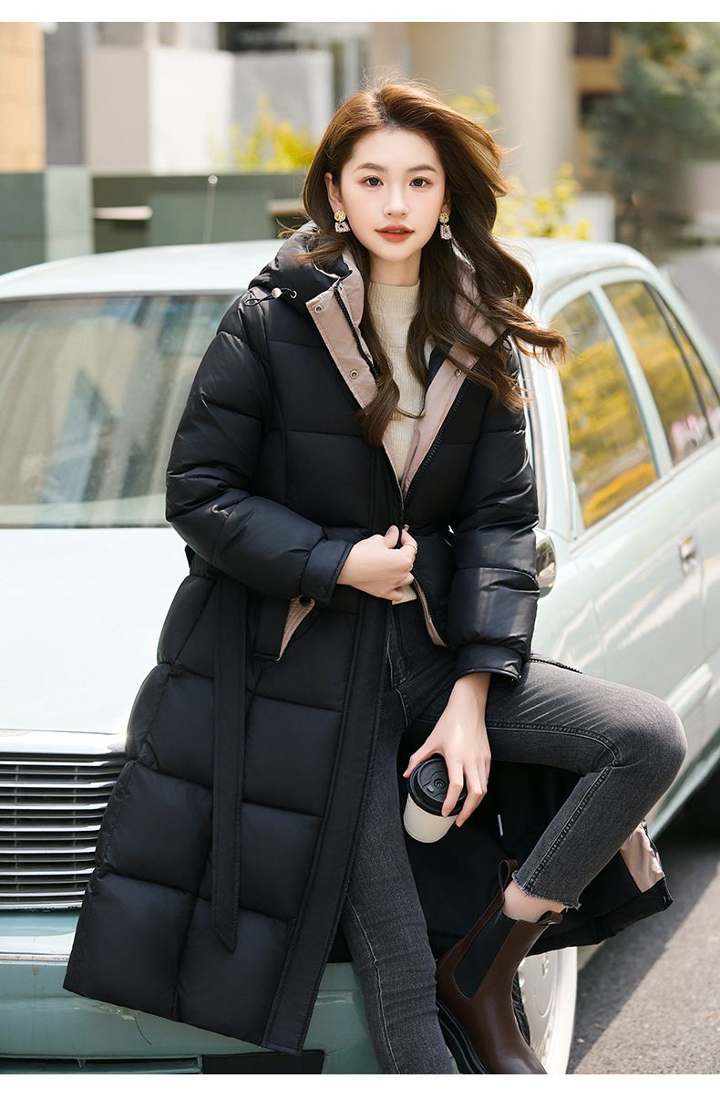 Casaco puffer longo bicolor com capuz e cinto – Jaqueta acolchoada slim fit (preto/café, tamanhos M-XXXL)_voghion.com