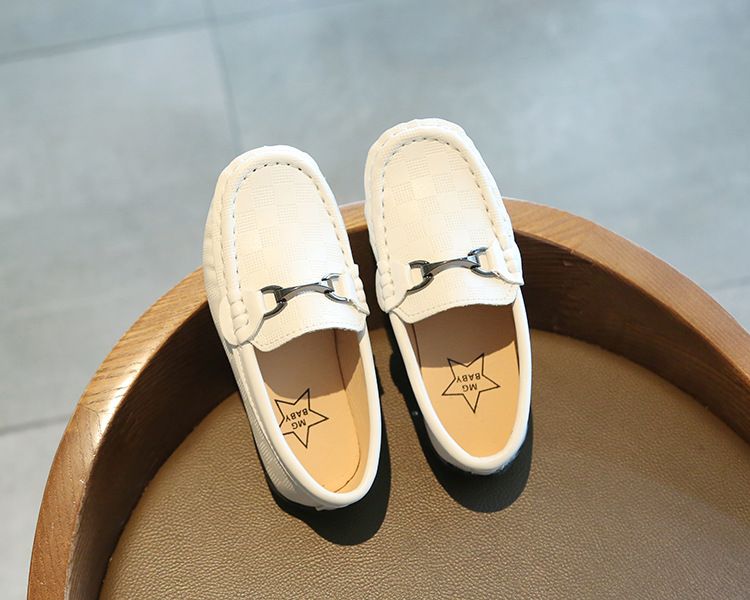 Kinderkleding Jongens en Meisjes Mocassins Zomer Nieuwe Mode Metalen Gesp Schoenen Zachte Bodem Ronde Neus Instappers Sportschoenen Voor Kinderen_voghion.com