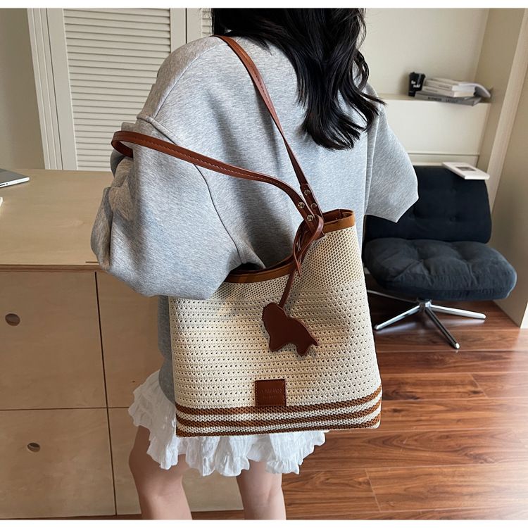 Lässige, gewebte Einzelschultertasche mit großer Kapazität 2025 Neue Tragetasche aus hohlem Netzgewebe für den Urlaub und den Strand für Frauen_voghion.com