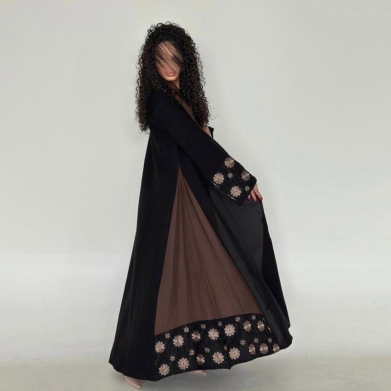 Elegante cappotto modesto ricamato – Abito lungo aperto sul davanti in stile Dubai con motivi geometrici_voghion.com