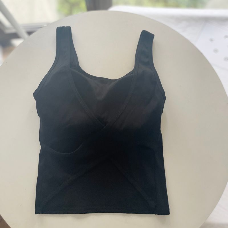 Bellissimo reggiseno interno esterno con parte posteriore piccola, canotta bianca_voghion.com