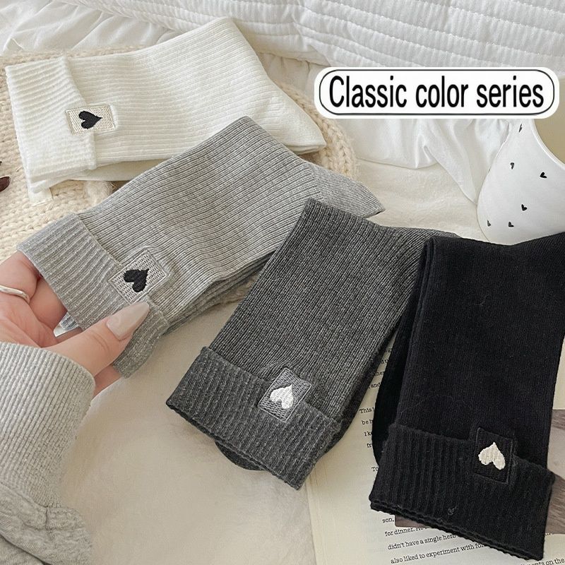 25 Jahre neue graue herzförmige Wadensocken für Frauen, ein Haufen Frauen_voghion.com