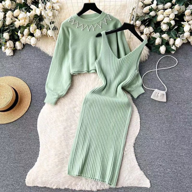 Ensemble élégant haut court et robe taille haute perlée – Tenue deux pièces en tricot douce et chic pour femme. Pulls coordonnés_voghion.com