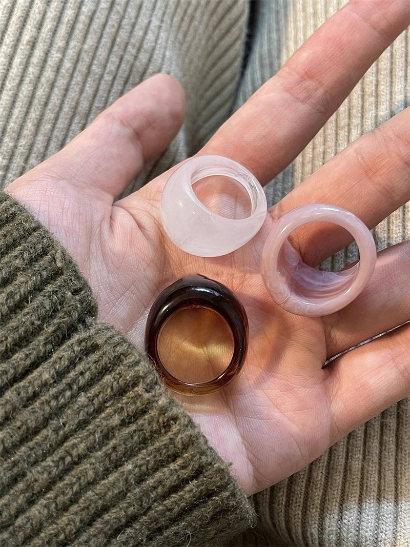 New Niche Unique Shaped Retro Resin Ring With Cool Style And Dyed Male Accessories_voghion.com