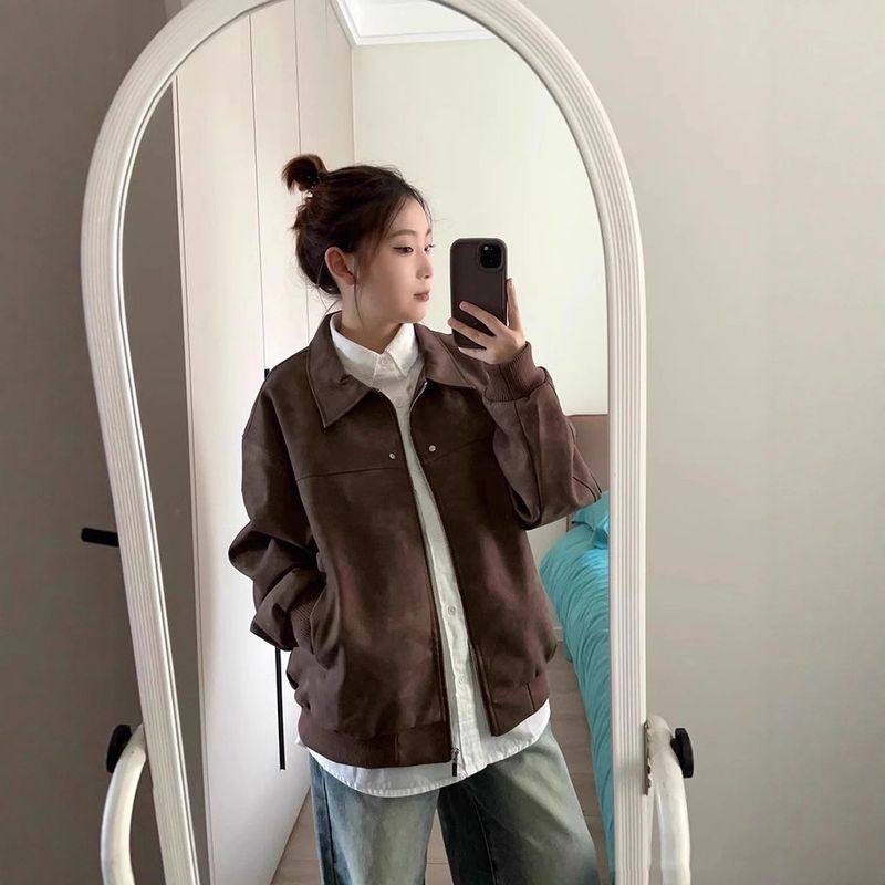 Giacca da coppia in pelle scamosciata PU con colletto rovesciato marrone in stile americano per donna primavera e autunno 2025_voghion.com