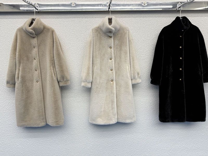Luxuriöser Kunstpelzmantel, lange Winterjacke für Damen mit dickem, warmem Fleecefutter, Stehkragen, eleganter Trenchcoat für den Weg zur Arbeit (Schwarz, Beige, Mandel)_voghion.com