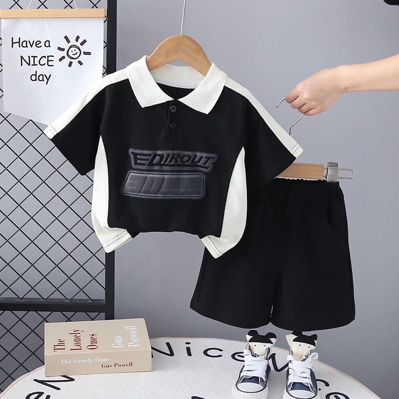 Kinderkleidung Sommeranzug Modischer Buchstabenknopf Farblich passender Kurzarm-Zweiteiler für Jungen und Babys_voghion.com