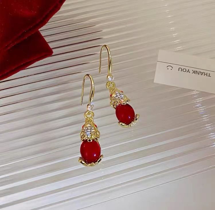 Fashionable New Chinese Antique Style PI Xiu Alloy Women's Earrings, Niche Temperament, High-end Earrings_voghion.com