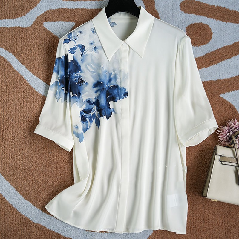 Damesblouse van imitatiemoerbeizijde met korte mouwen en print_voghion.com