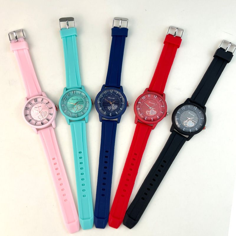 Orologio da donna al quarzo con cinturino in silicone, stile vintage, con scala digitale semplice e cuore, ideale per lavoro quotidiano, compleanno, anniversario, regalo di San Valentino_voghion.com