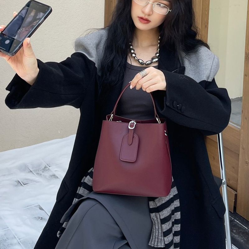 2025 Nuova borsa a tracolla da donna in vera pelle di alta qualità, leggera, alla moda, semplice, elegante e versatile_voghion.com