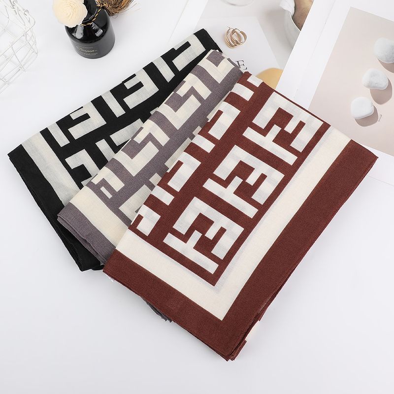 Neues unregelmäßiges, schlichtes, geometrisches Buchstaben-Modisches Design, quadratischer langer Schal für Damen, Reise-Outfit_voghion.com