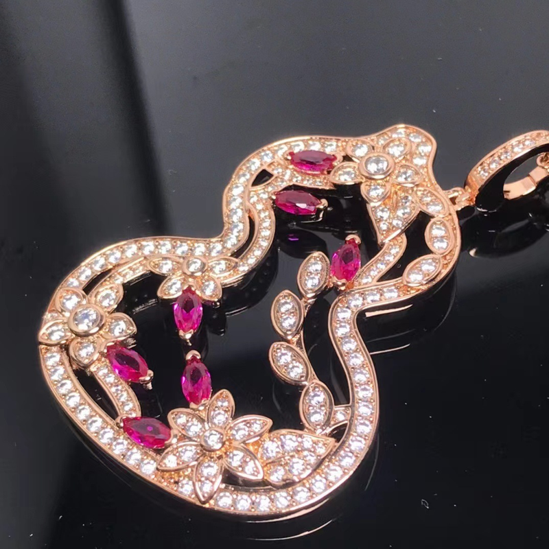 Designer's Classic Women's CNC Sculpture Full Diamond V Golden Vine Gourd Necklace with Rose Gold Plated Hollow Collar Chain_voghion.com