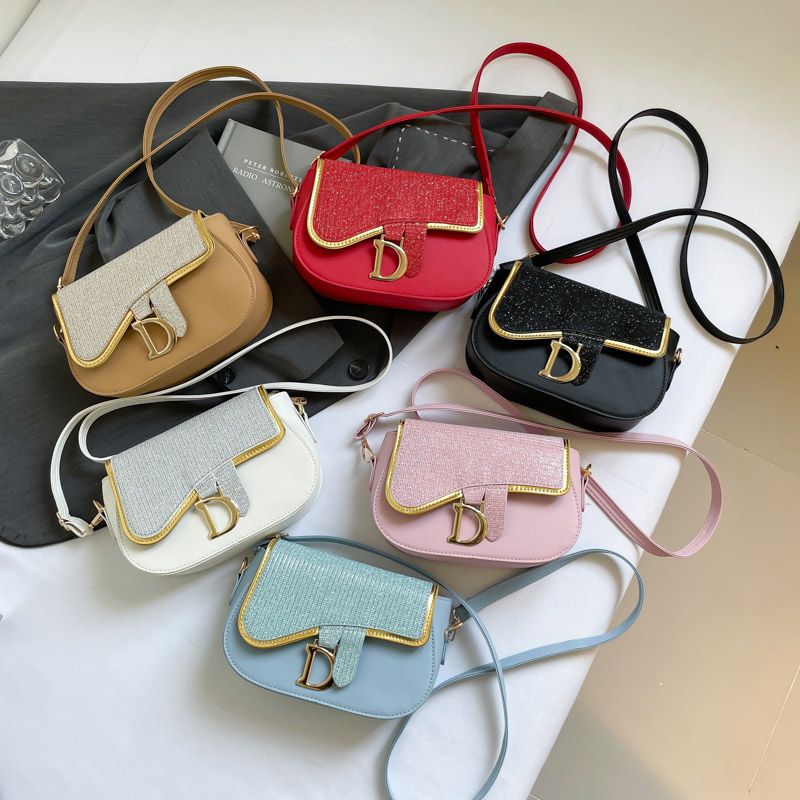 Ladies Chic D Monogram Crossbody Bag Glossy Finish Spacious Magnetic Snap Closure Adjustable Strap Commute Travel Bag 21*6*13cm_voghion.com
