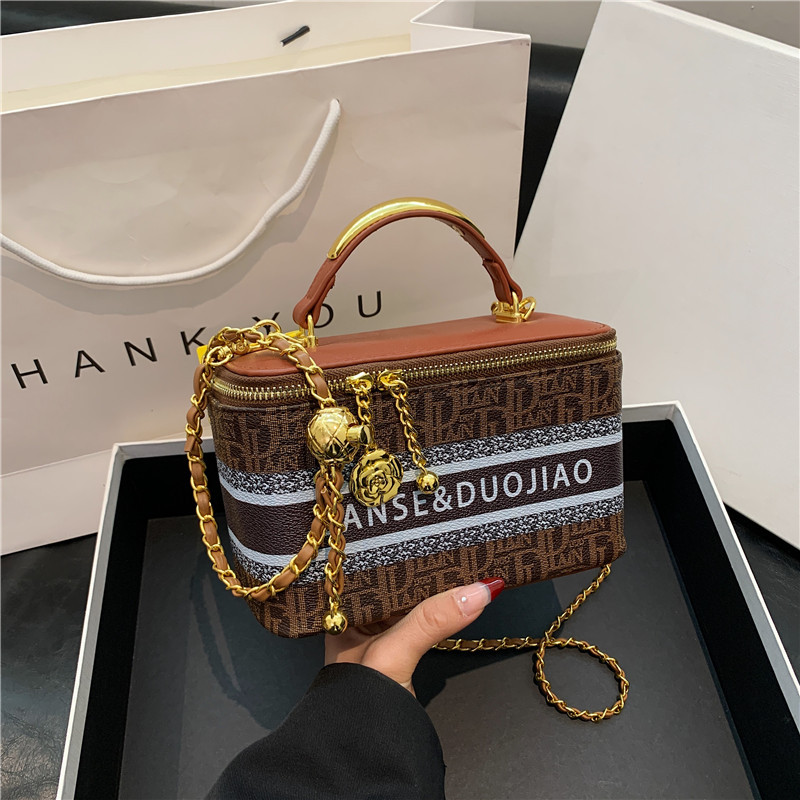 Hochwertige und Nischen-Designer-Box mit Aufdruck für Damen 2024 Neue Pendlertasche mit einer Schulter und kleiner quadratischer Umhängetasche_voghion.com