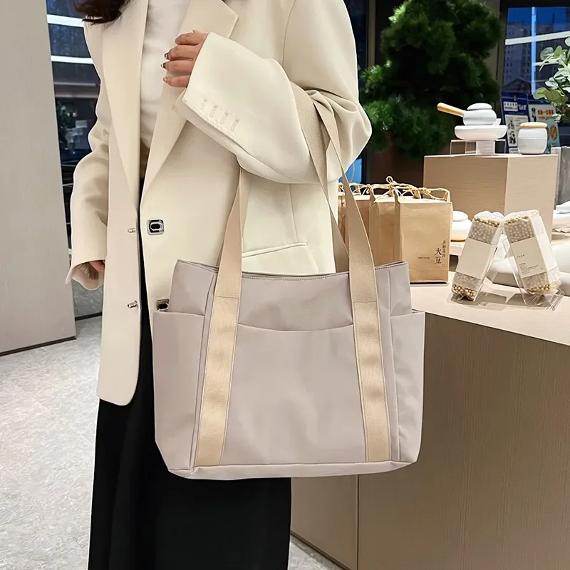 2024 Borsa da donna nuova Borsa tote in tinta unita Borsa a tracolla per pendolarismo Per il tempo libero Borsa semplice per mamma Borsa per uscire Borsa in nylon di grande capacità_voghion.com