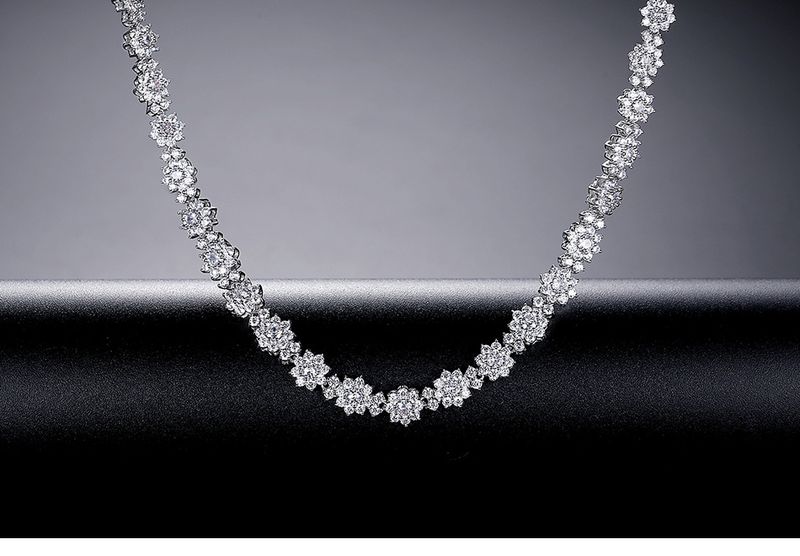 Damenschmuck-Set mit floraler Halskette und Ohrringen und Zirkonia, handgefertigte Kupferlegierung, elegantes Brautgeschenk für Hochzeitsfeiern_voghion.com