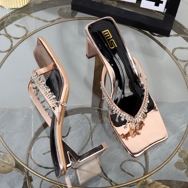 Tongs à chevrons à la mode 2024 avec clips, talons épais, chaînes en strass pour vêtements d'extérieur, pantoufles de mode,_voghion.com