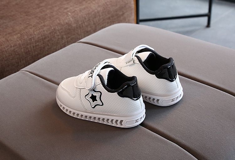 Chaussures de sport lumineuses pour enfants, édition coréenne, petites étoiles blanches à cinq branches, chaussures de marche pour bébés étudiants, nouvelle collection 2024_voghion.com