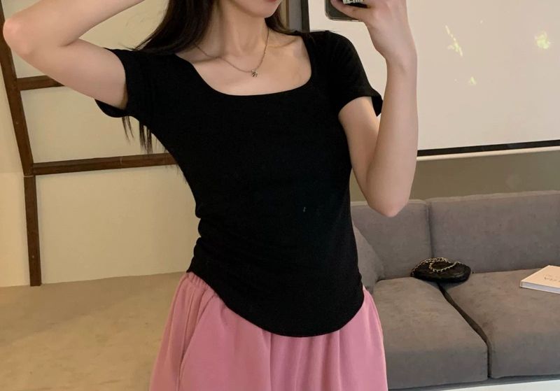 White sleeved t-shirt for women in summer 2024, new style with front shoulders to cover the belly and show off weight._voghion.com