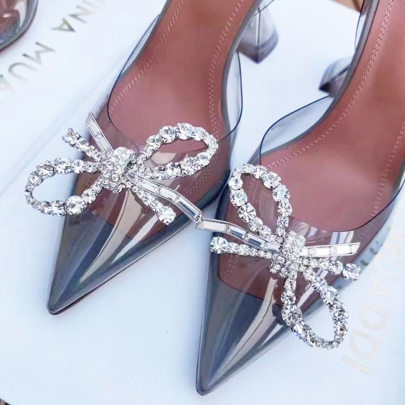 Sandálias transparentes de bico fino, verão 2025, novas, com fivela de strass e borboleta, sexy, bico aberto, salto alto, elegante e requintado, confortável e leve_voghion.com