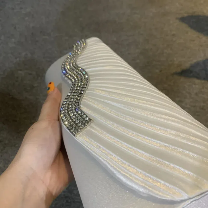 Pochette da sera in raso con diamanti bianchi ed eleganti per matrimoni, da donna, 250314l_voghion.com