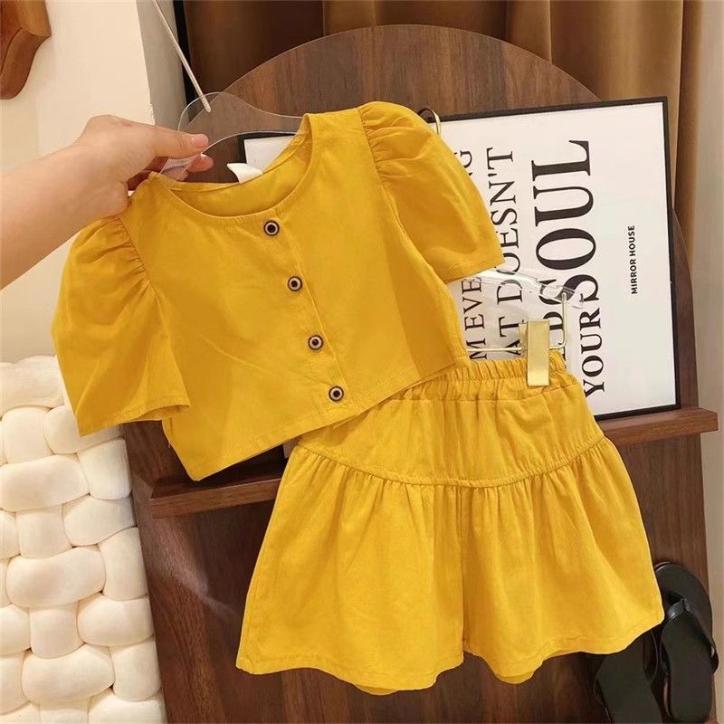 Børnetøj til piger med korte pufærmer, top med shorts, moderigtigt jakkesæt med to dele_voghion.com