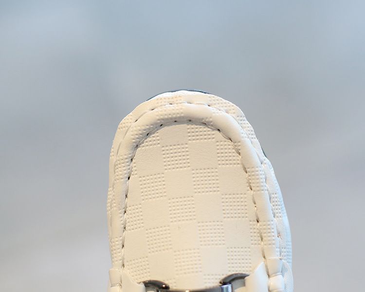 Kinderkleding Jongens en Meisjes Mocassins Zomer Nieuwe Mode Metalen Gesp Schoenen Zachte Bodem Ronde Neus Instappers Sportschoenen Voor Kinderen_voghion.com