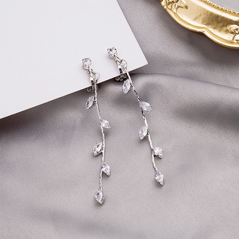 Orecchini Dongdaemun coreani con un sottile intarsio di zirconi, nappe di foglie fresche e lunghe clip per le orecchie, orecchini eleganti_voghion.com