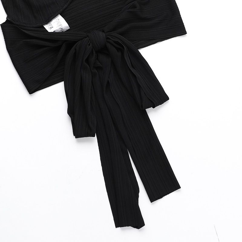 Completo due pezzi da donna con decorazione in metallo e gonna con scollo all'americana_voghion.com