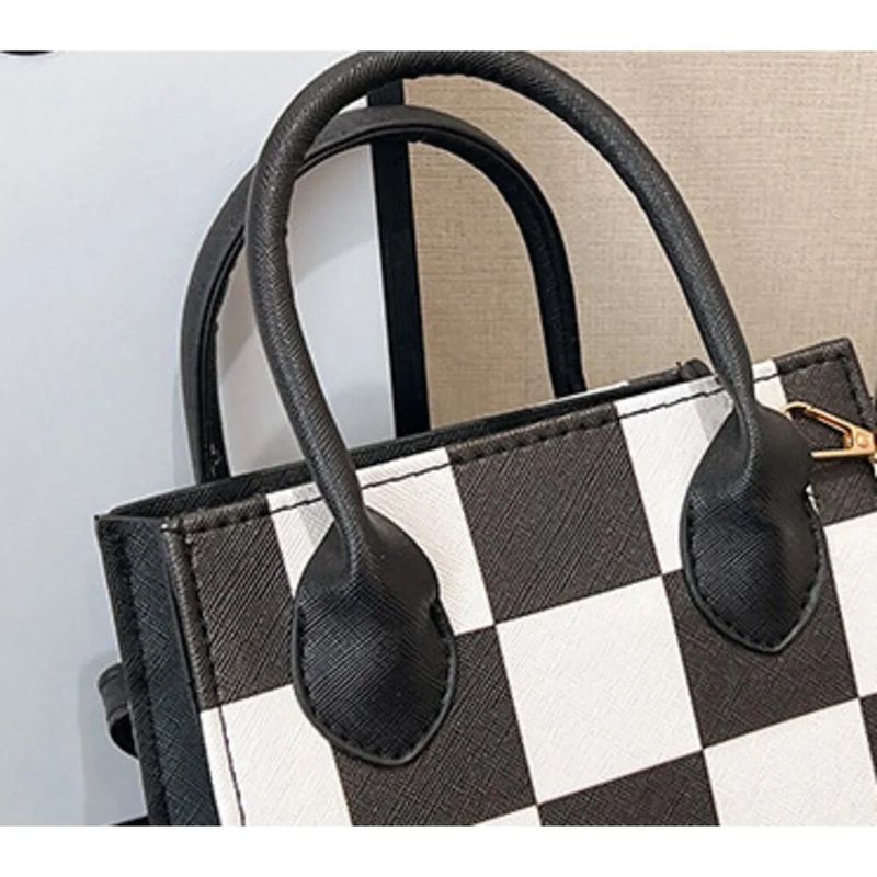 Az idei népszerű női 2024-es nyári új, kis négyzet alakú, divatos és egyszerű keresztpántos táska, kontrasztos kockás mintával._voghion.com