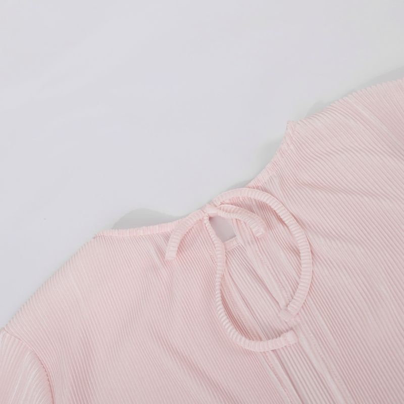 Chemisier plissé pour femme, élégant, coupe slim, manches cloche, cravate au dos, été 2025. Synonymes : tenue_voghion.com