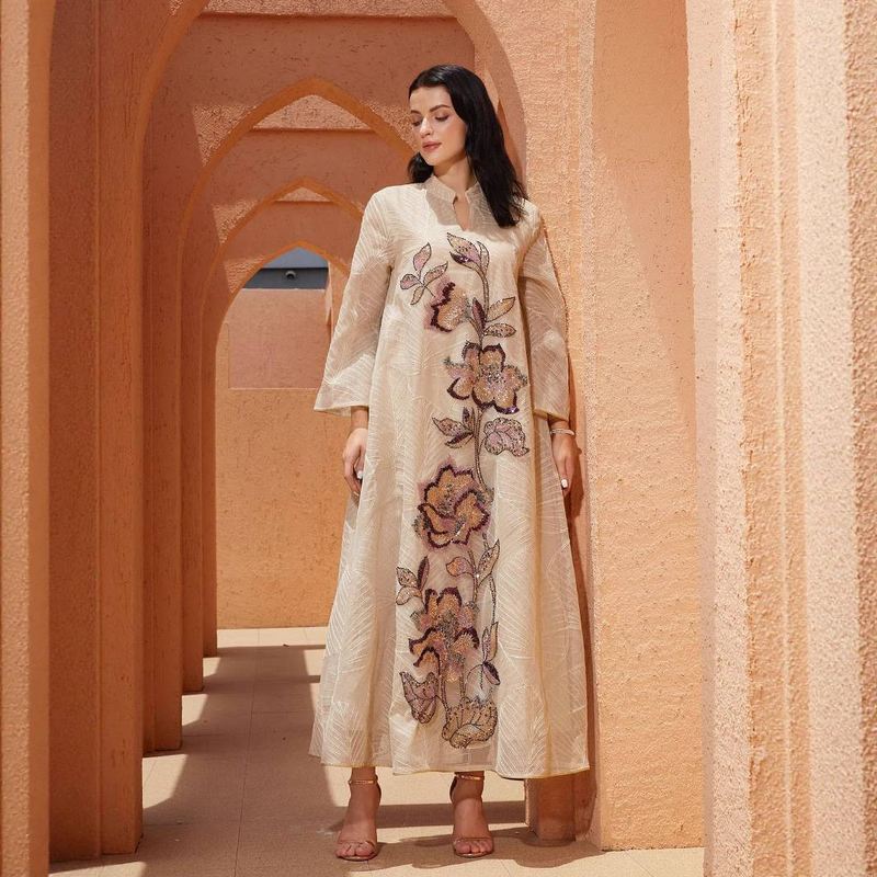 Elegantes besticktes Abaya-Kleid aus Netzstoff mit Blumenapplikation – Langärmliges, schlichtes muslimisches Kleid für Damen (Beige, M/L/XL/XXL)_voghion.com