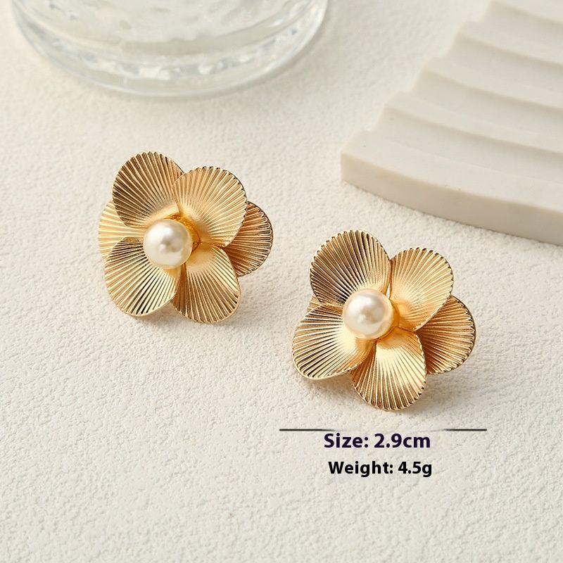 Design Sense Gold Simple Three-Dimensional Rose Flower Stud Earrings Jewelry_voghion.com
