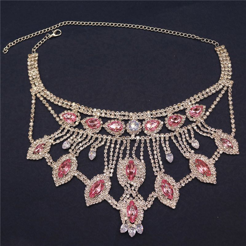 Collana girocollo in cristallo gotico da donna con pietra preziosa a goccia, catena corta a strati per un'estetica dark e uno stile boho_voghion.com