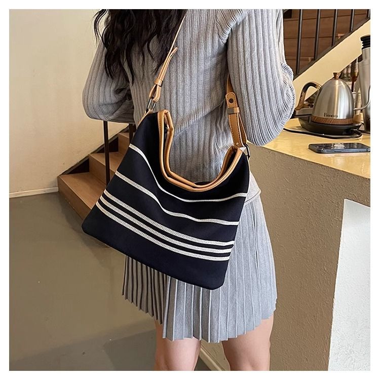Casual Plaid Bucket Bag 2025 Fall/Winter New Women's Versatile Shoulder Bag Large Capacity_voghion.com