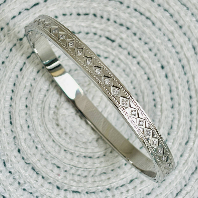 Sieradenset voor dames, modieus, gegalvaniseerd titaniumstaal, groene zirkonia, groot merk, diamant, schaakbordontwerp, armband, stapelarmband_voghion.com