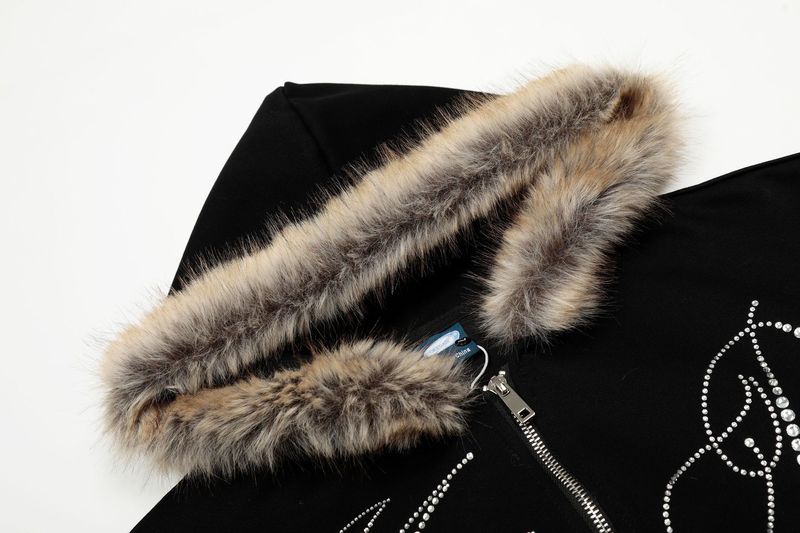 Moletom com capuz e zíper de inspiração vintage com gola de pele sintética e letras bordadas, corte curto de cintura alta, preto, M-GG, pulôver retrô de streetwear Y2K_voghion.com