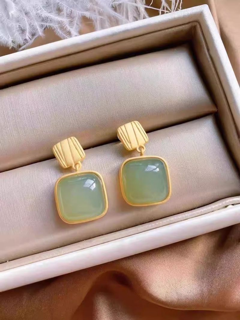 for Women Korean And Japanese Style Short High-end Round Face Suitable Hetian Jade Earrings Versatile Green Studs_voghion.com