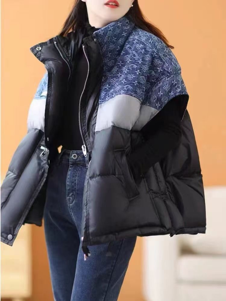 "Gilet trapuntato da donna con motivo a blocchi di colore, 90% piumino d'anatra bianco, collo alto e vestibilità ampia (nero/blu/marrone)"_voghion.com