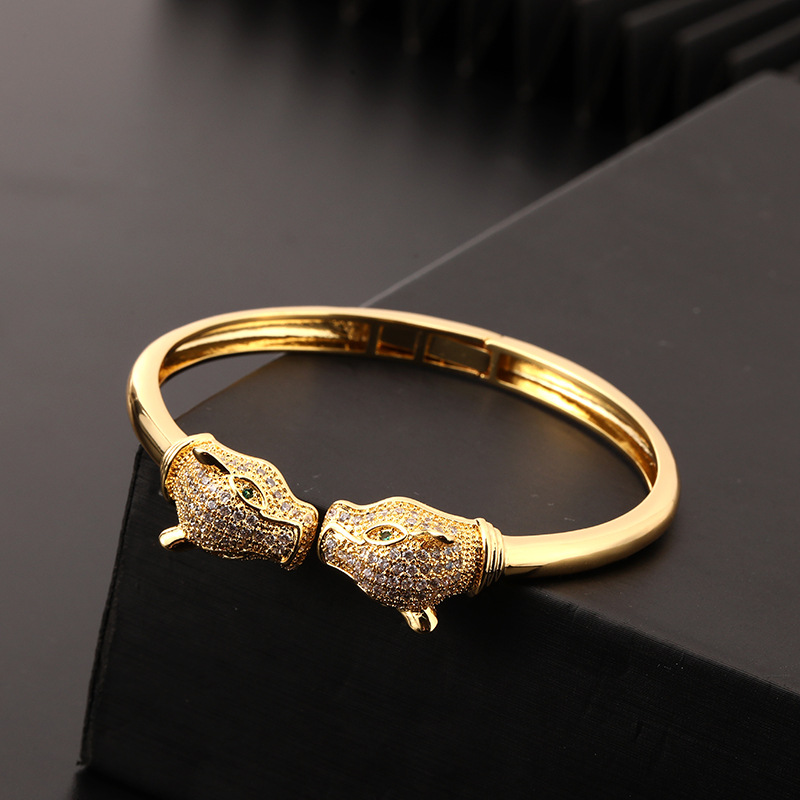Designer-Stil, personalisiertes, mikro-eingelegtes Zirkon-Mode-Leoparden-offenes Armband. Damen-Armband aus galvanisiertem Kupfer mit Mikro-eingelegtem Zirkon im Designer-Stil_voghion.com