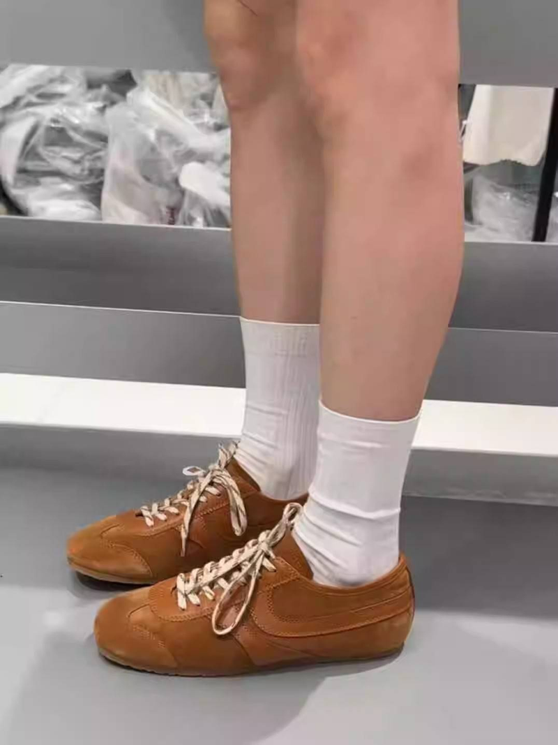 Kleng Vintage Faarfmatch däitsch Trainingsschong Fraen 2024 Hierscht nei Schnürschong mat ronne Kappbrett, flaach Forrest Gump Schong_voghion.com