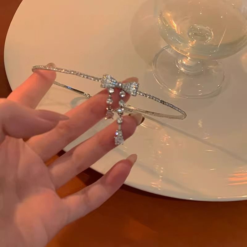 Gargantilla con lazo de diseño de nicho de lujo y luz de verano, collar de cadena de clavícula para mujer, cadena de suéter, cadena para el cuello_voghion.com