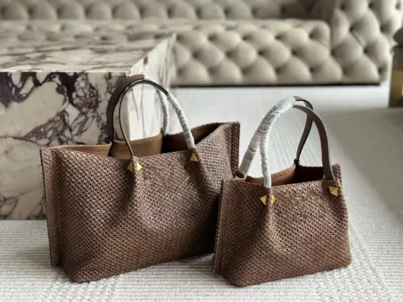 Bolsa de ombro feminina de palha trançada, modelo 2024, grande capacidade, portátil, disponível em 2 tamanhos e diversas cores._voghion.com