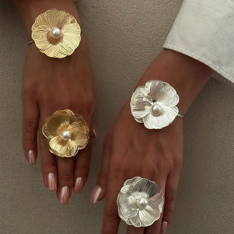 Europa, America, Temperamento semplice, Anello a forma di fiore, Senso di fascia alta per donna, Impilamento cavo, Bracciale a strati, Bracciale._voghion.com
